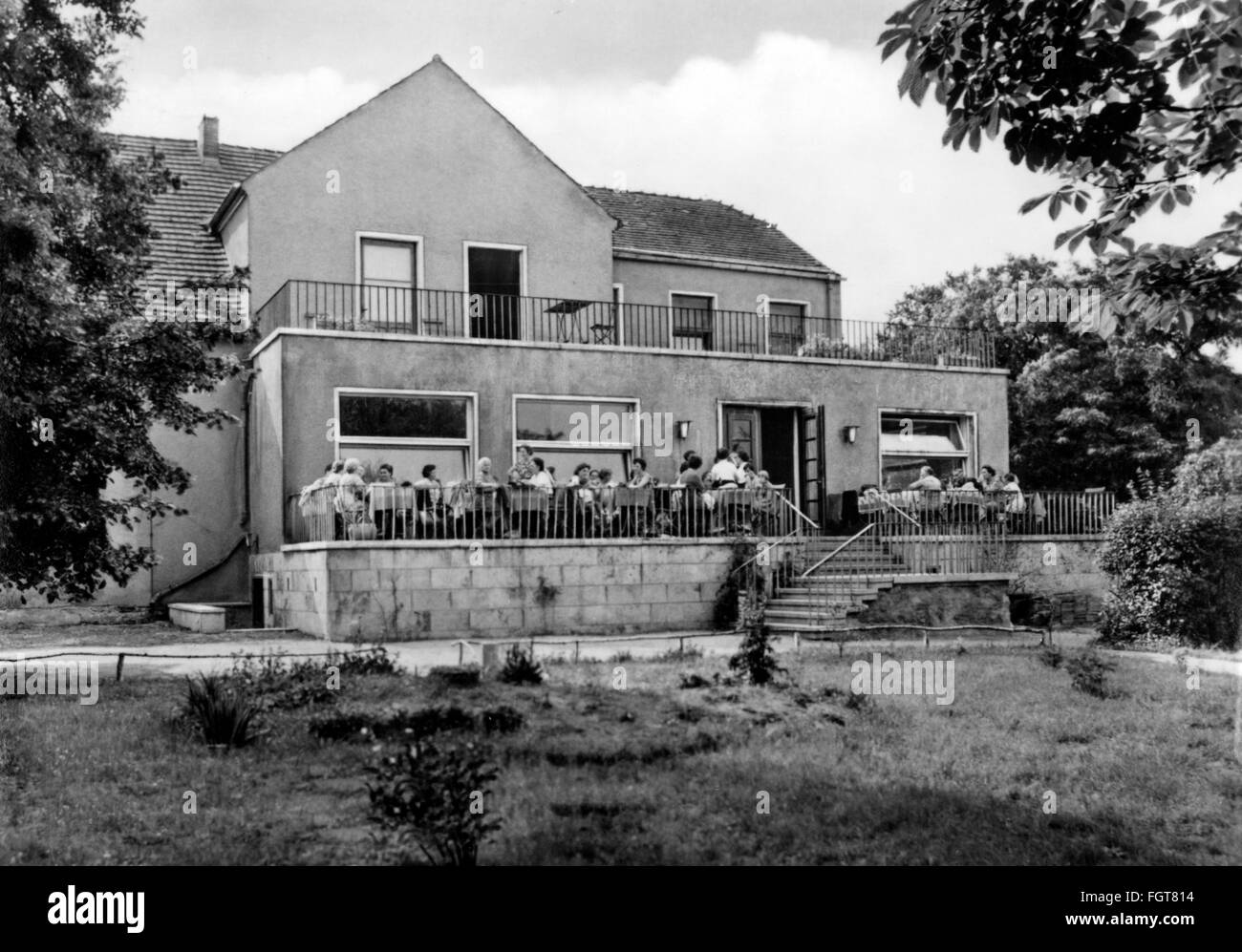 Géographie / Voyage, Allemagne, Saxe-Anhalt, Coswig, gastronomie, destination populaire de restaurant Hubertusberg, vue extérieure, carte postale, années 1960, droits supplémentaires-Clearences-non disponible Banque D'Images