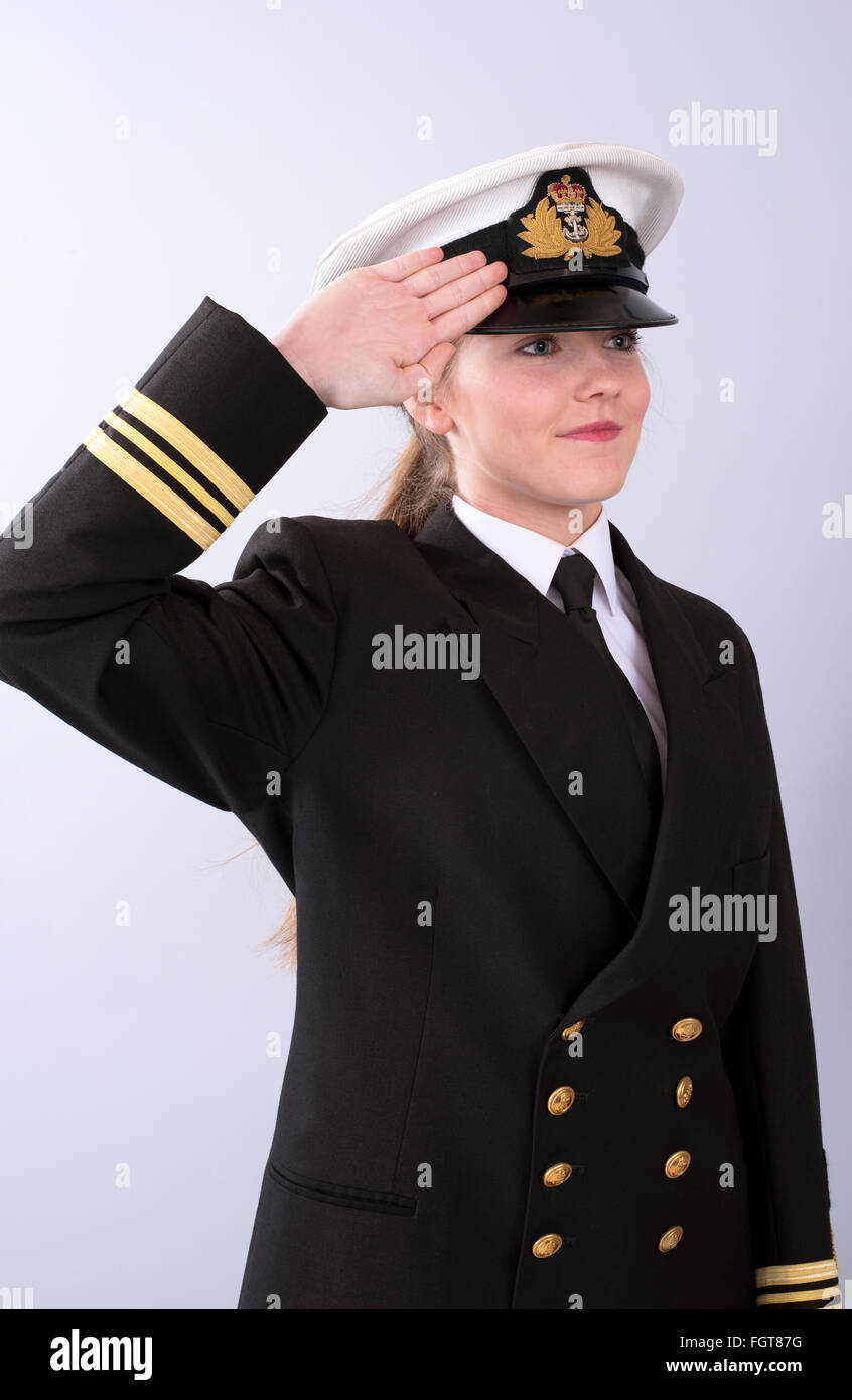 Portrait d'une jeune femme officier de marine femme salut Photo Stock -  Alamy