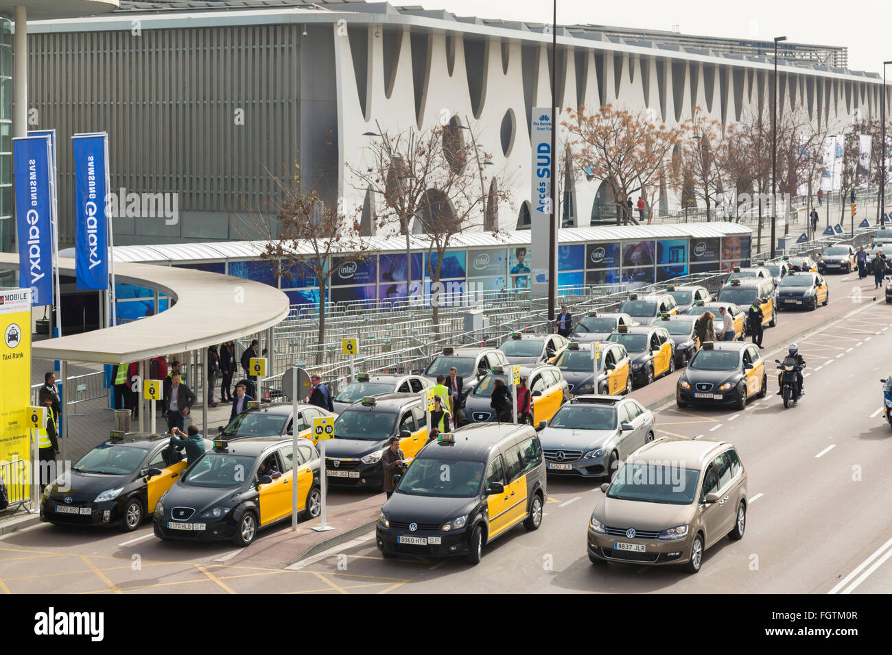 Barcelone, Espagne. Feb 22, 2016. Barcelone, Espagne. Feb 22, 2016. Premier jour de Mobile World Congress 2016, Fira de Barcelona la masse, L'Hospitalet de Llobregat, Barcelone la place Europa. © Joan Gosa Badia/Alamy Live News Crédit : Joan Gosa Badia/Alamy Live News Banque D'Images