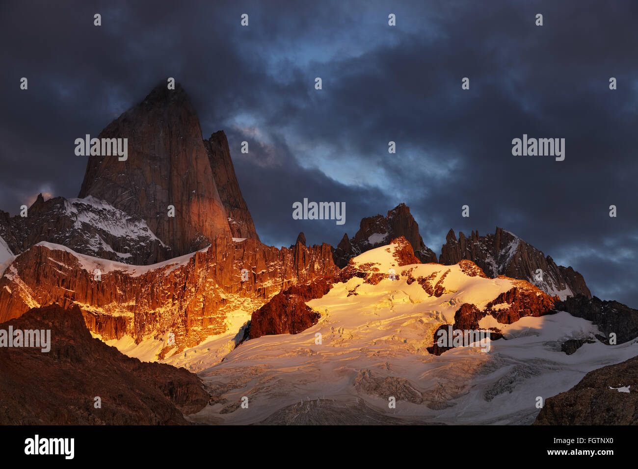 Mont Fitz Roy au lever du soleil, en Patagonie, Argentine Banque D'Images