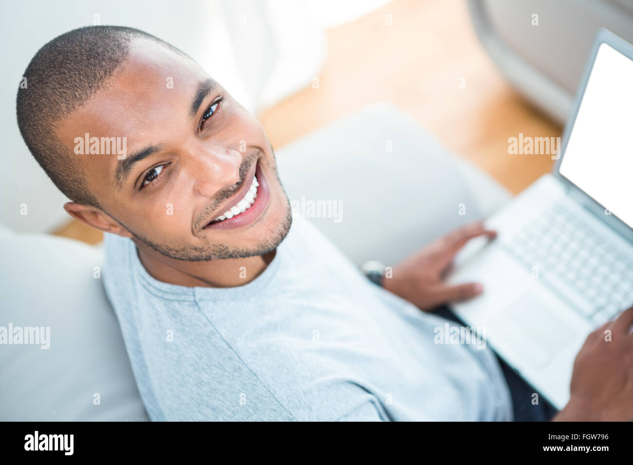 Cheerful Young man with laptop Banque D'Images