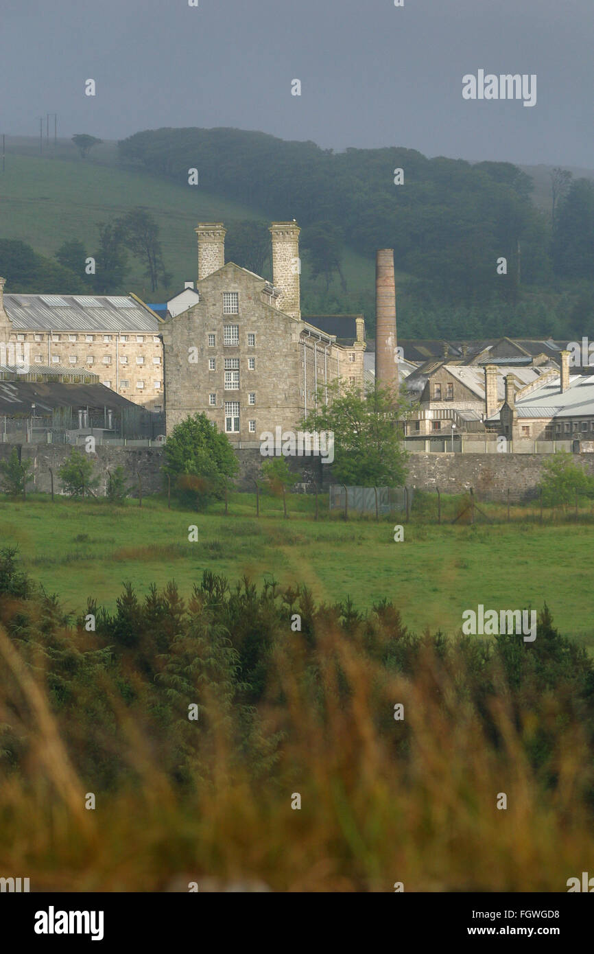 La prison de Dartmoor éclairées par le soleil un jour de tempête Banque D'Images