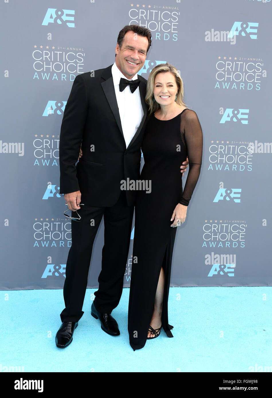 La 21e Critics' Choice Awards - Arrivals comprend : David James Elliott, Nanci Chambers Où : Santa Monica, Californie, États-Unis Quand : 17 Jan 2016 Banque D'Images