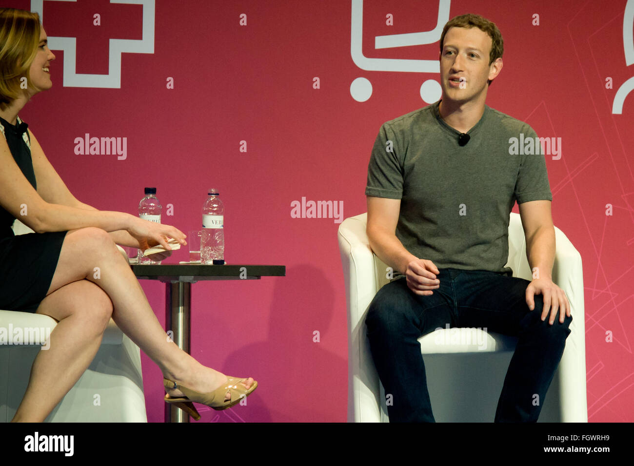 Barcelone, Catalogne, Espagne. Feb 22, 2016. Le président, chef de l'exécutif, et co-fondateur de la site web de réseau social Facebook, Mark Zuckerberg lors d'une conférence au Mobile World Congress à Barcelone. La CMM, plus grand salon mobile dans lequel réunit les entreprises mobiles et où les derniers développements dans le secteur sont présentés. © Jordi Boixareu/ZUMA/Alamy Fil Live News Banque D'Images