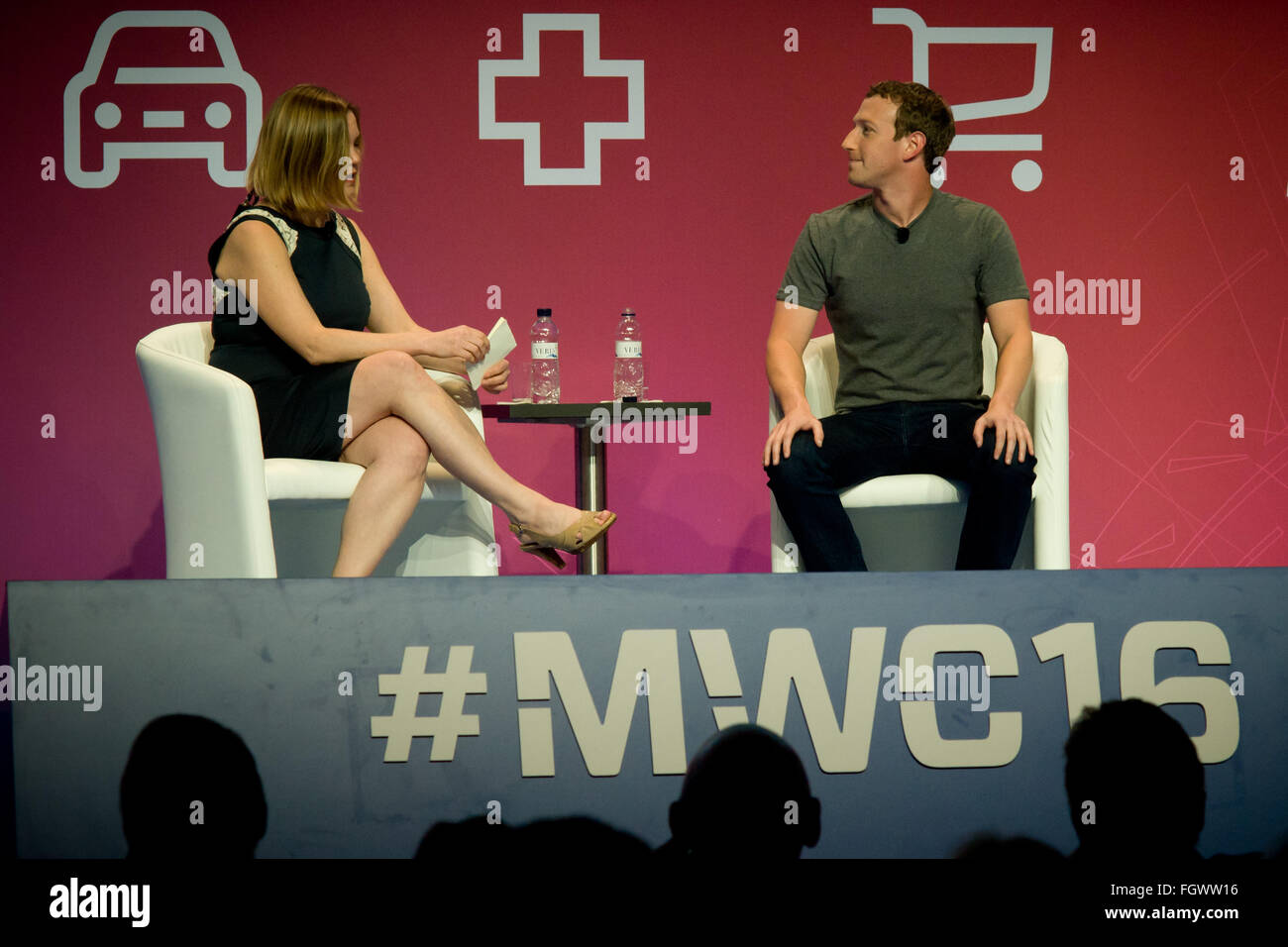 Barcelone, Catalogne, Espagne. Feb 22, 2016. Le président, chef de l'exécutif, et co-fondateur de la site web de réseau social Facebook, Mark Zuckerberg lors d'une conférence au Mobile World Congress à Barcelone. La CMM, plus grand salon mobile dans lequel réunit les entreprises mobiles et où les derniers développements dans le secteur sont présentés. © Jordi Boixareu/ZUMA/Alamy Fil Live News Banque D'Images