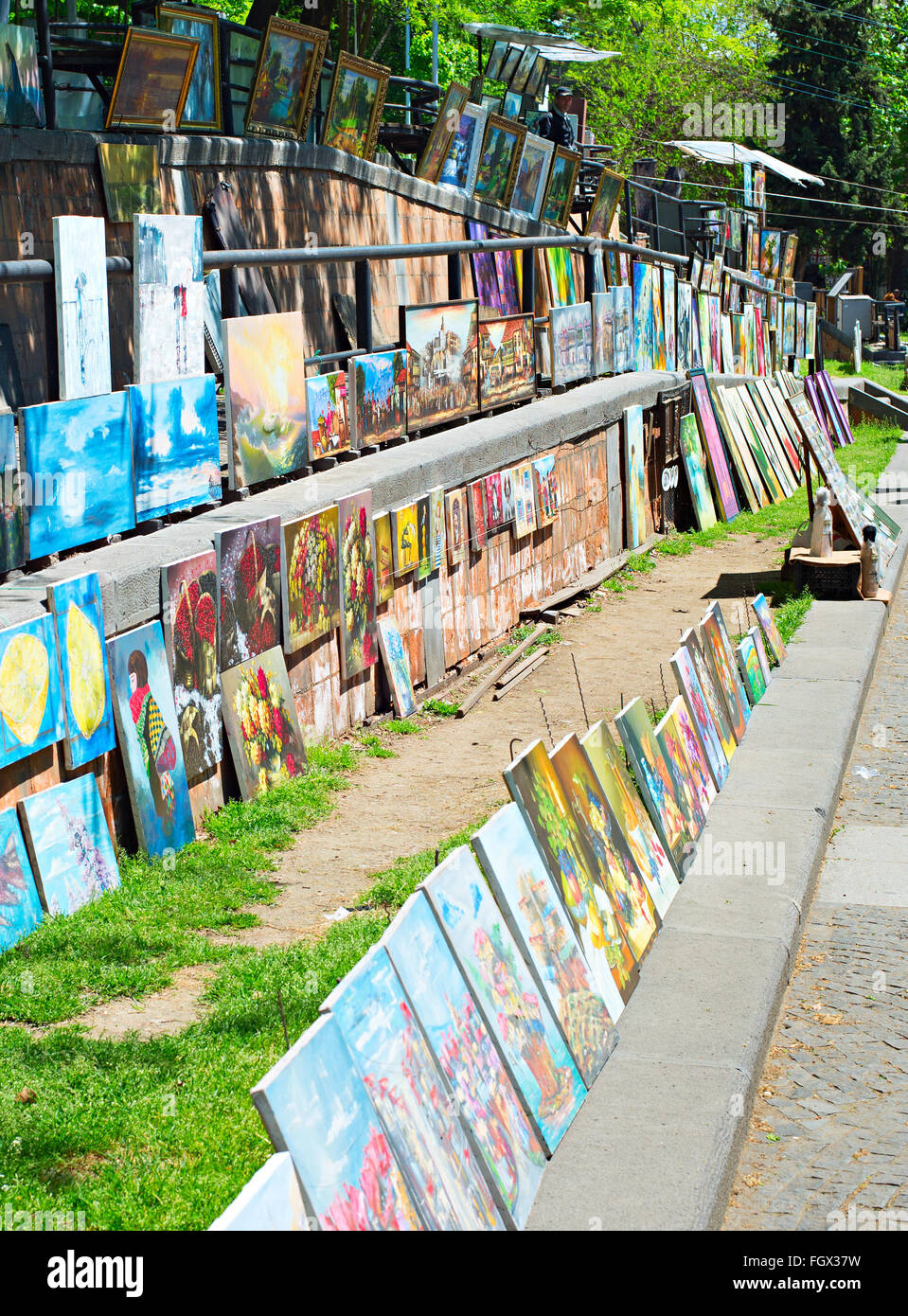 Peintures au pont sec au centre-ville de marché de Tbilissi. Banque D'Images