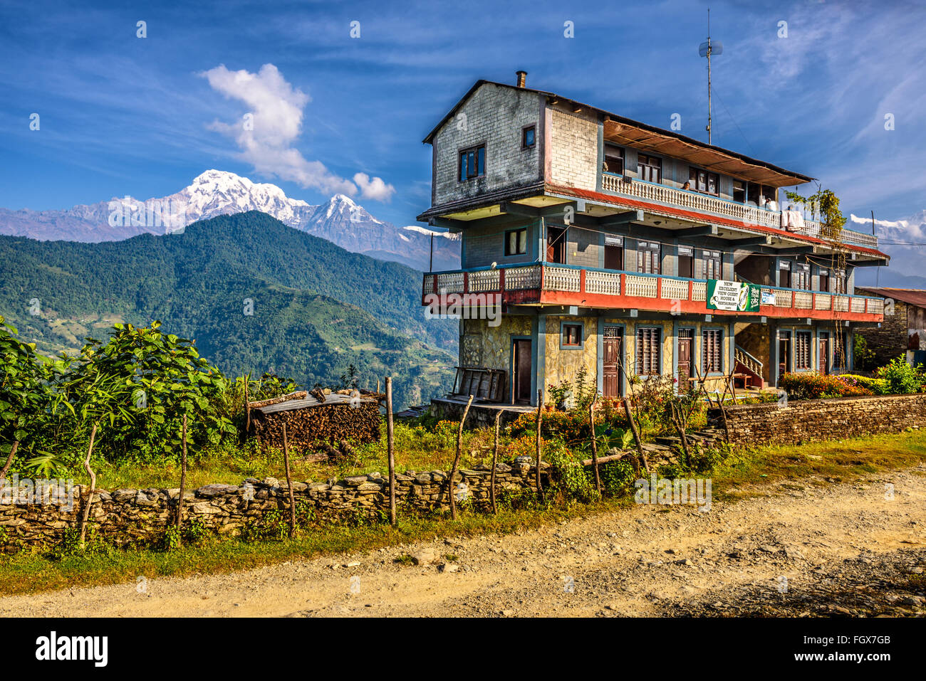 Guest House avec un restaurant situé dans l'Himalaya, près de Pokhara Banque D'Images