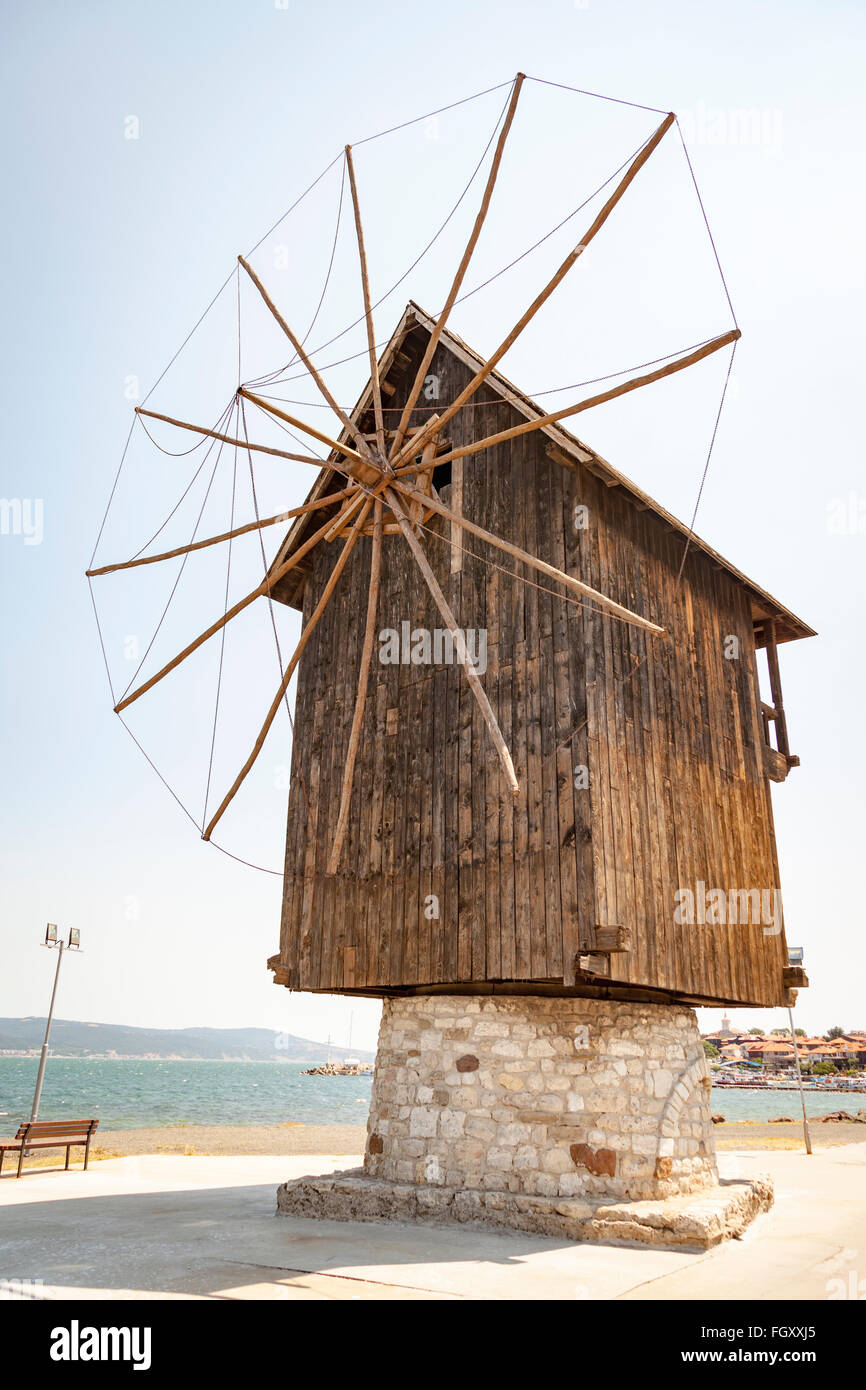 Ancien moulin à vent en bois sur l'Isthme, NESSEBAR, Bulgarie Banque D'Images