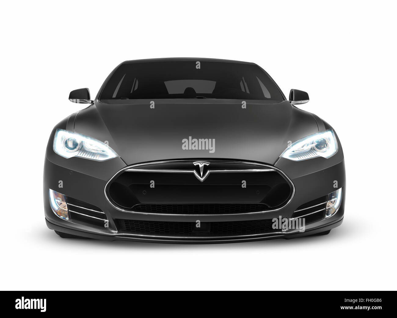Tesla Model S gris 2017 voiture électrique de luxe vue avant isolé sur fond blanc avec clipping path Banque D'Images