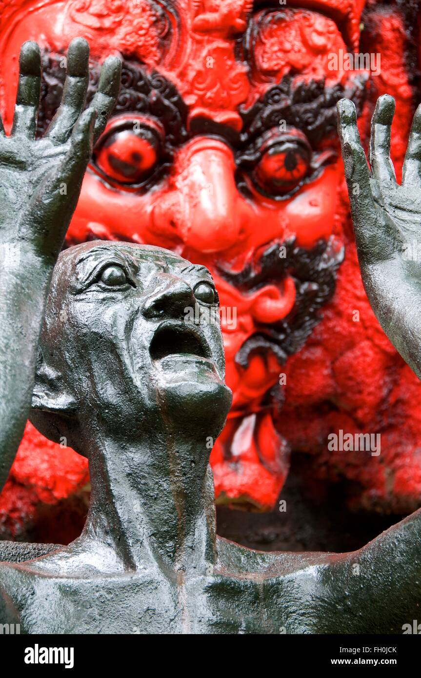 Sculpture de peur pécheur dans jardin bouddhiste de l'enfer, Wat Mae Kaet Noi, près de Chiang Mai, Thaïlande. Banque D'Images