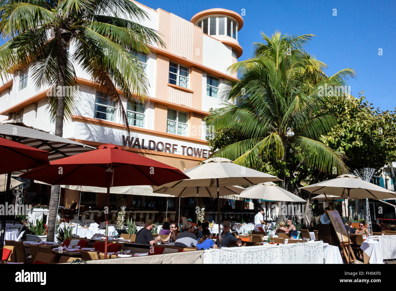 Miami Beach Florida,Ocean Drive,le jour de l'an,hôtel,hébergement,hôtels,Waldorf Tower,restaurant restaurants repas café cafés, terrasse extérieure Banque D'Images