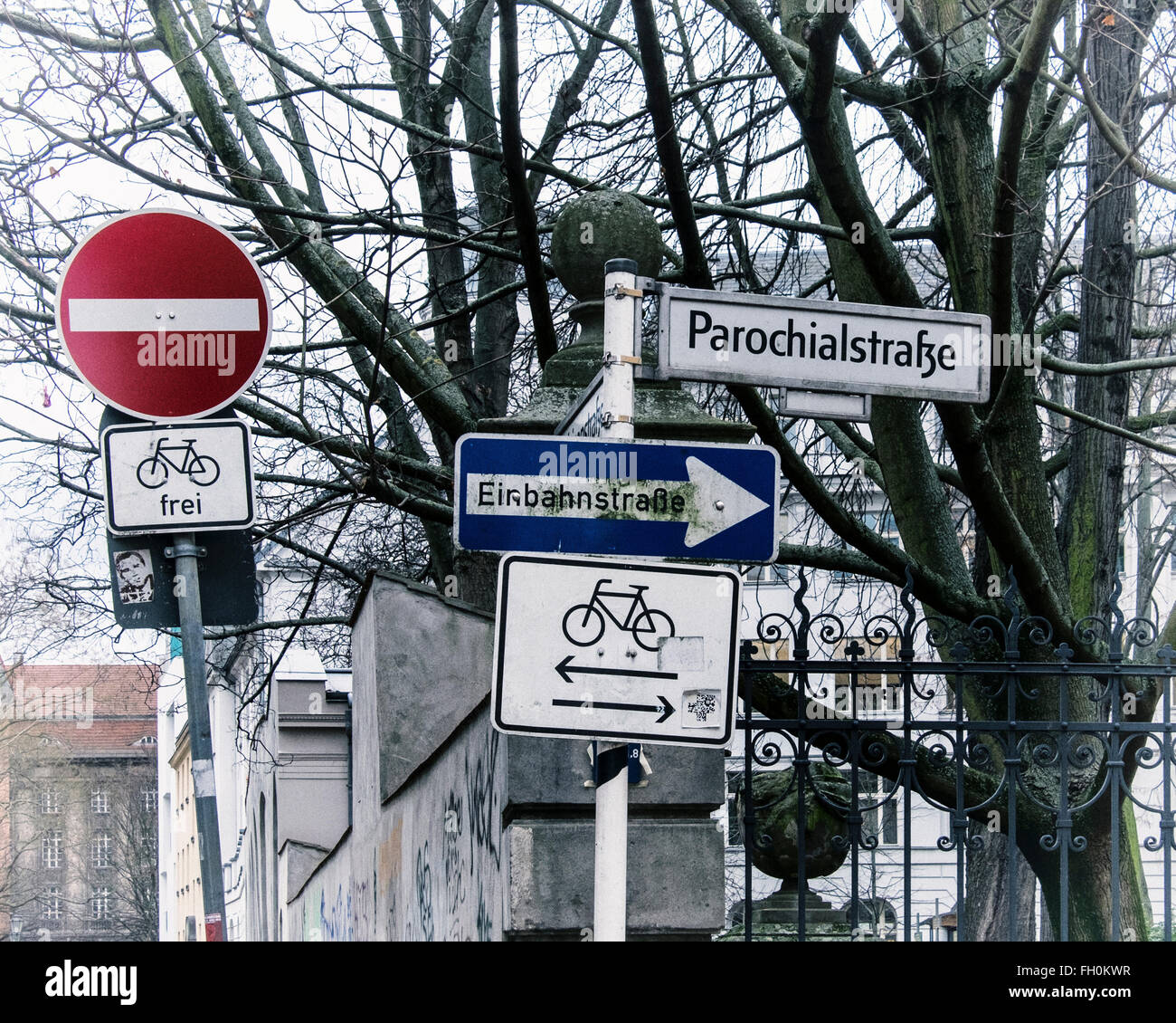 Parochialstrasse street sign, aucun signe d'entrée, d'une façon street sign, Berlin Mitte Banque D'Images