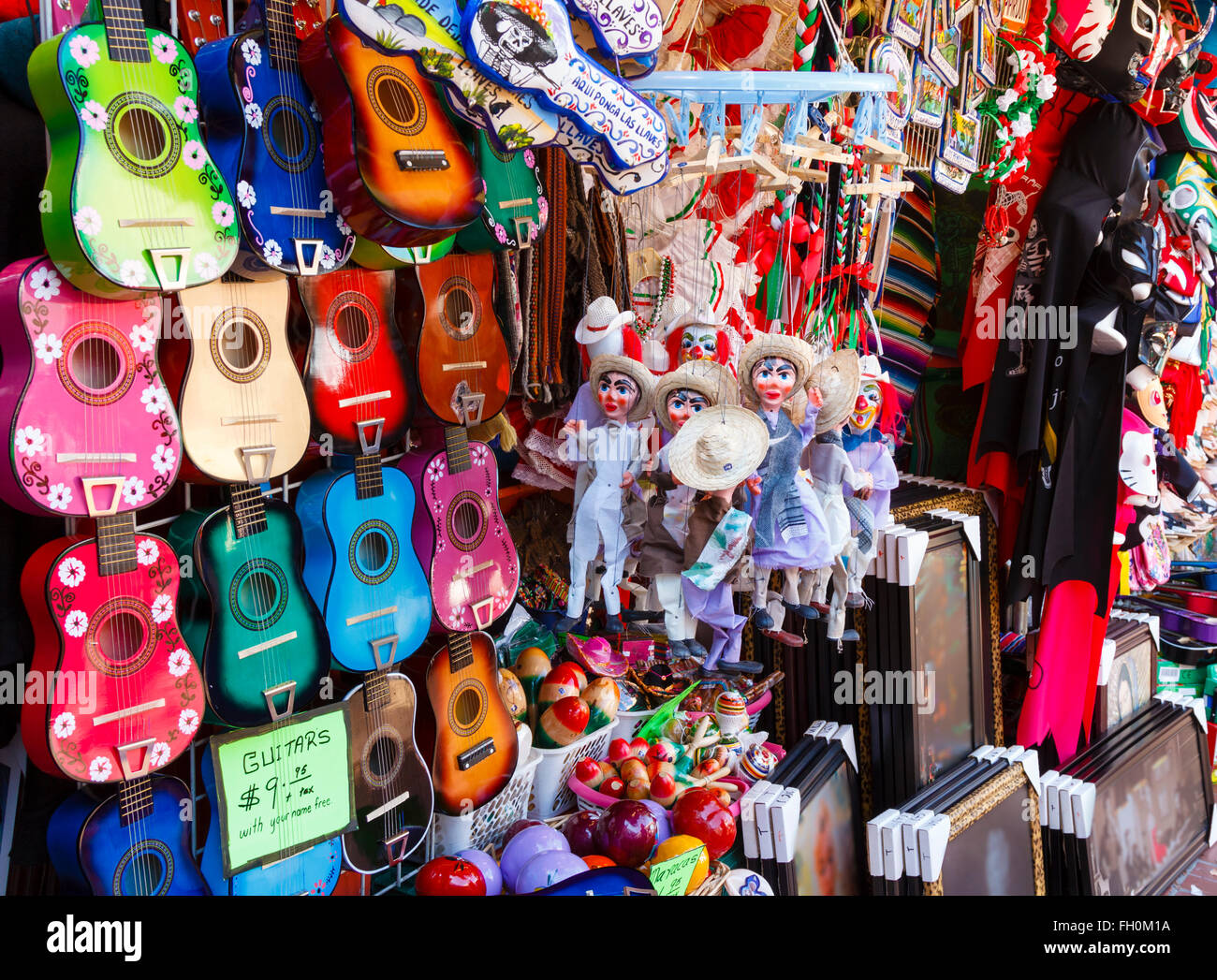 Un curieux mexicain shop à Olvera Street, Los Angeles, CA. Banque D'Images