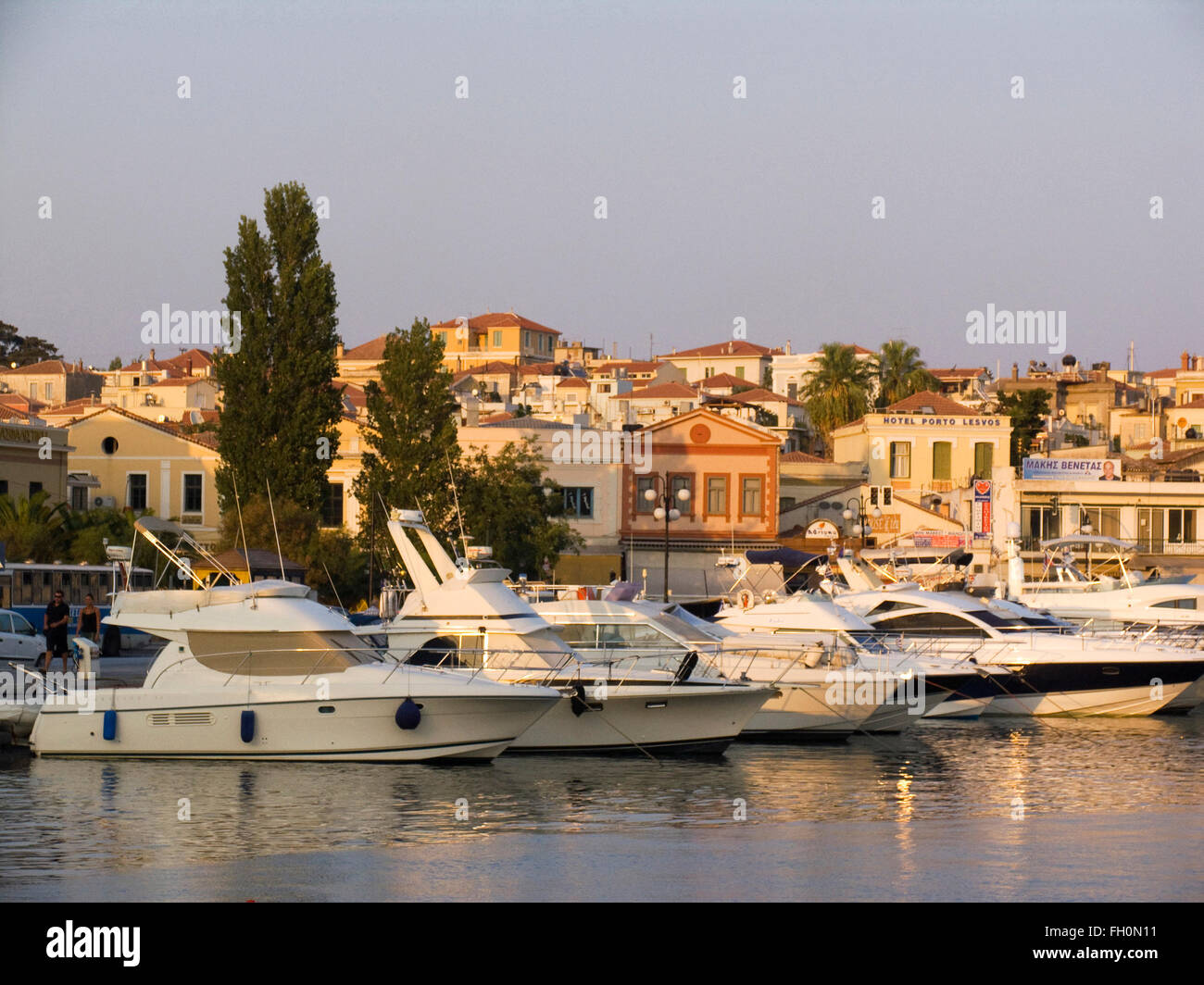 Ville et port, l'île de Lesbos, Mytilène, nord ouest de l'Egée, Grèce, Europe Banque D'Images