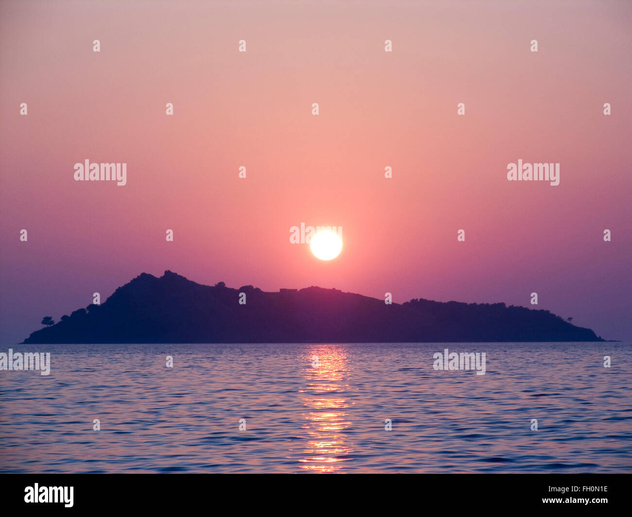 Le coucher du soleil, Petra, l'île de Lesbos, au nord-ouest de la mer Égée, Grèce, Europe Banque D'Images