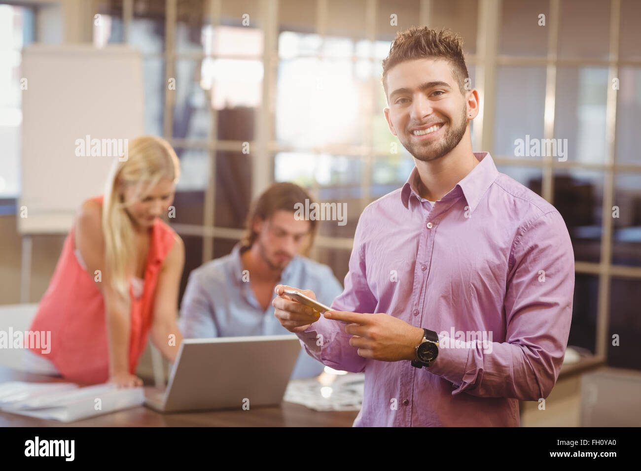 Portrait of woman on phone Banque D'Images