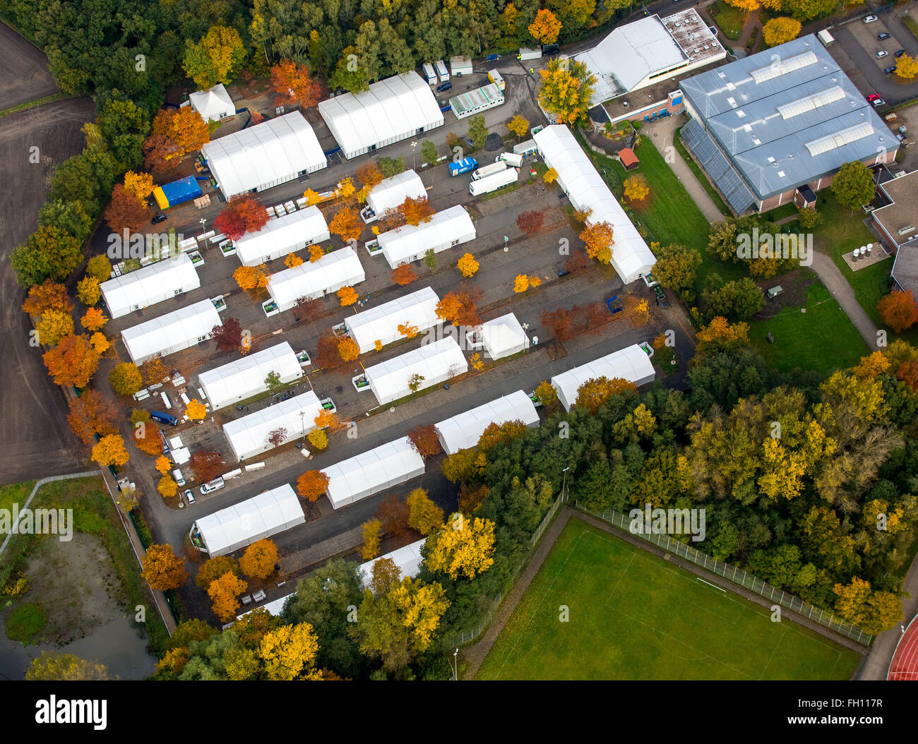 L'académie de police de Bork avec logements de réfugiés à l'automne, crise des réfugiés, Selm, Münsterland, Rhénanie du Nord-Westphalie, Allemagne Banque D'Images