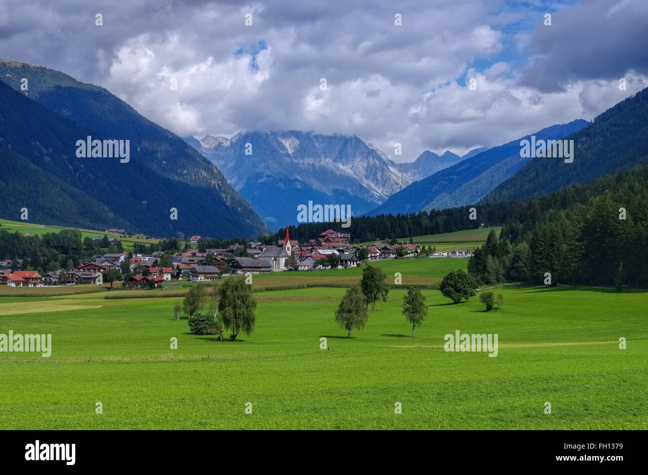 Antholzer Tal in den Alpen - Antholzer dans la vallée des Alpes italiennes Banque D'Images