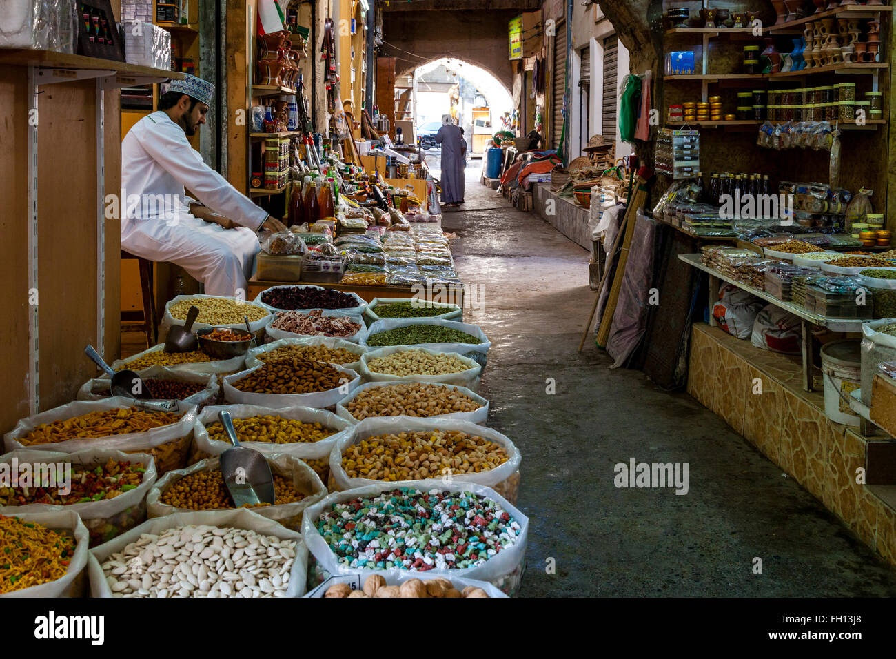 Divers écrous et des collations pour la vente dans le Souk de Nizwa Nizwa, Ad Dakhiliyah, région, Oman Banque D'Images