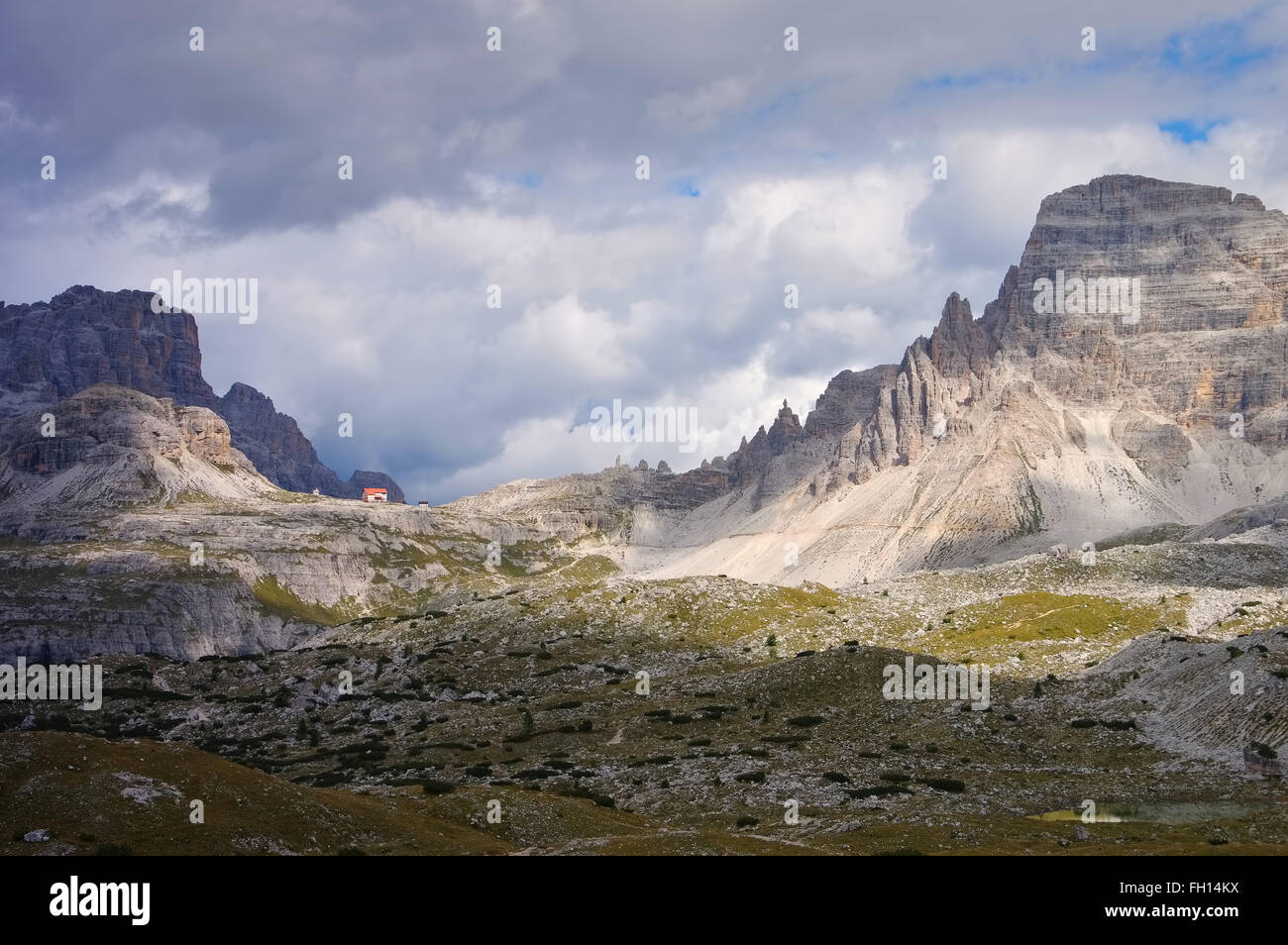 Trois hut crénelée in den Dolomiten - Tre Cime di Lavaredo dans les Dolomites club alpin hut Banque D'Images