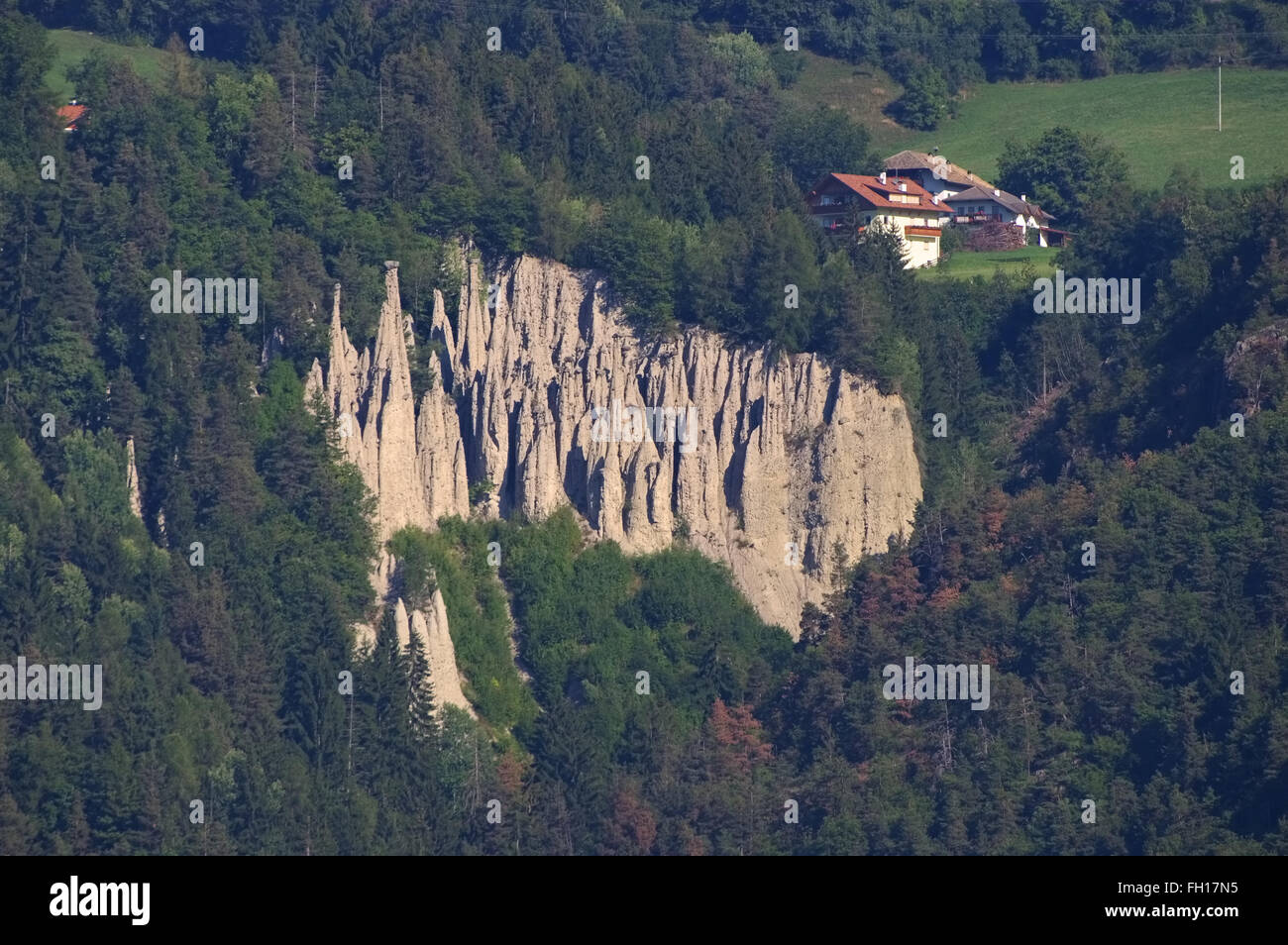 Erdpyramiden Rittner eine geologische Besonderheit - pyramides de la Terre en Ritten Dolomites, Hoodoos une formation géologique Banque D'Images