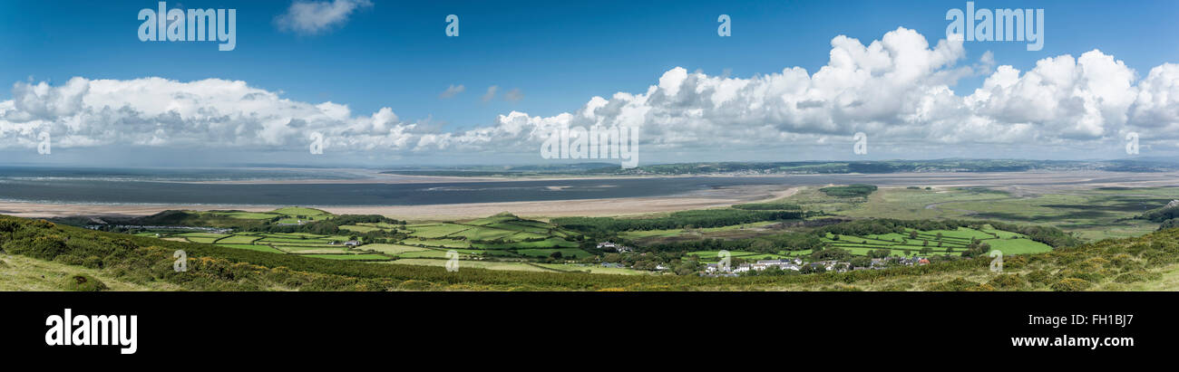 Vue panoramique sur la côte de North Gower, et l'estuaire de la rivière Lougher. Banque D'Images