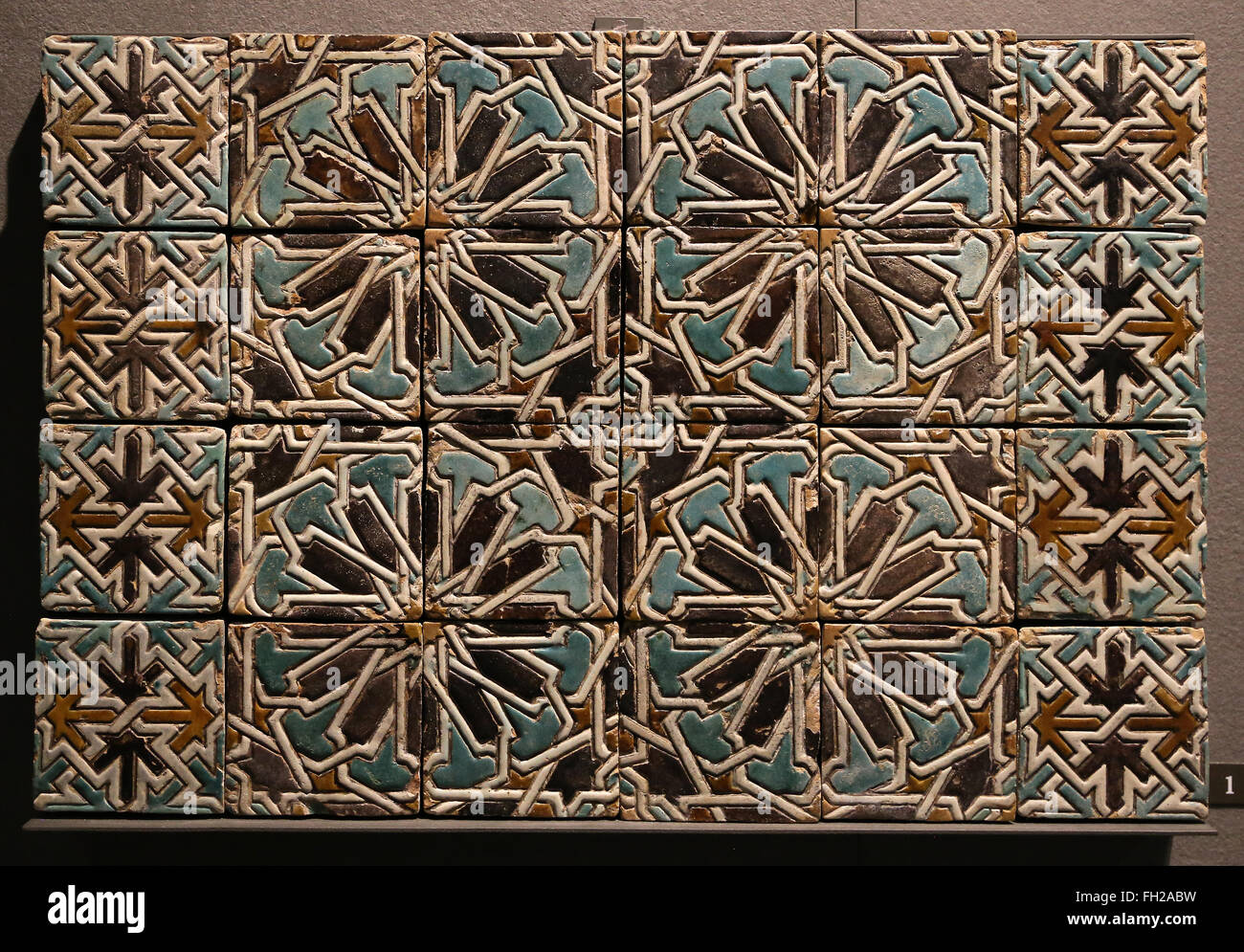 Carreaux de céramique murale. 15ème-16ème siècle. Le Maroc. Musée du Louvre. Paris. La France. Banque D'Images