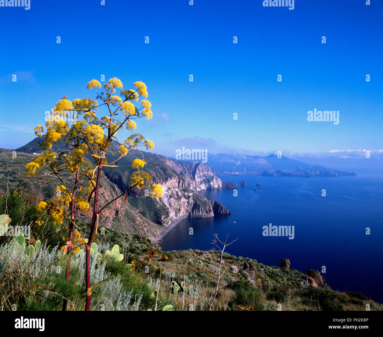 L'île de Lipari, vue du Belvedere di Quattrocchini, Iles Eoliennes, Sicile, Italie, Europe Banque D'Images