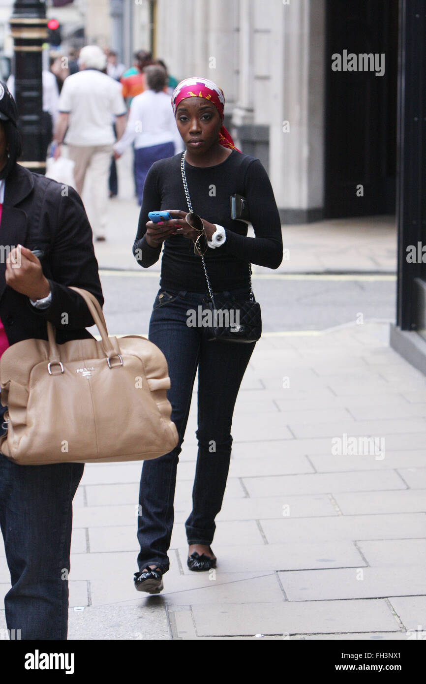 Estelle,shopping Londres (crédit image © Jack Ludlam) Banque D'Images