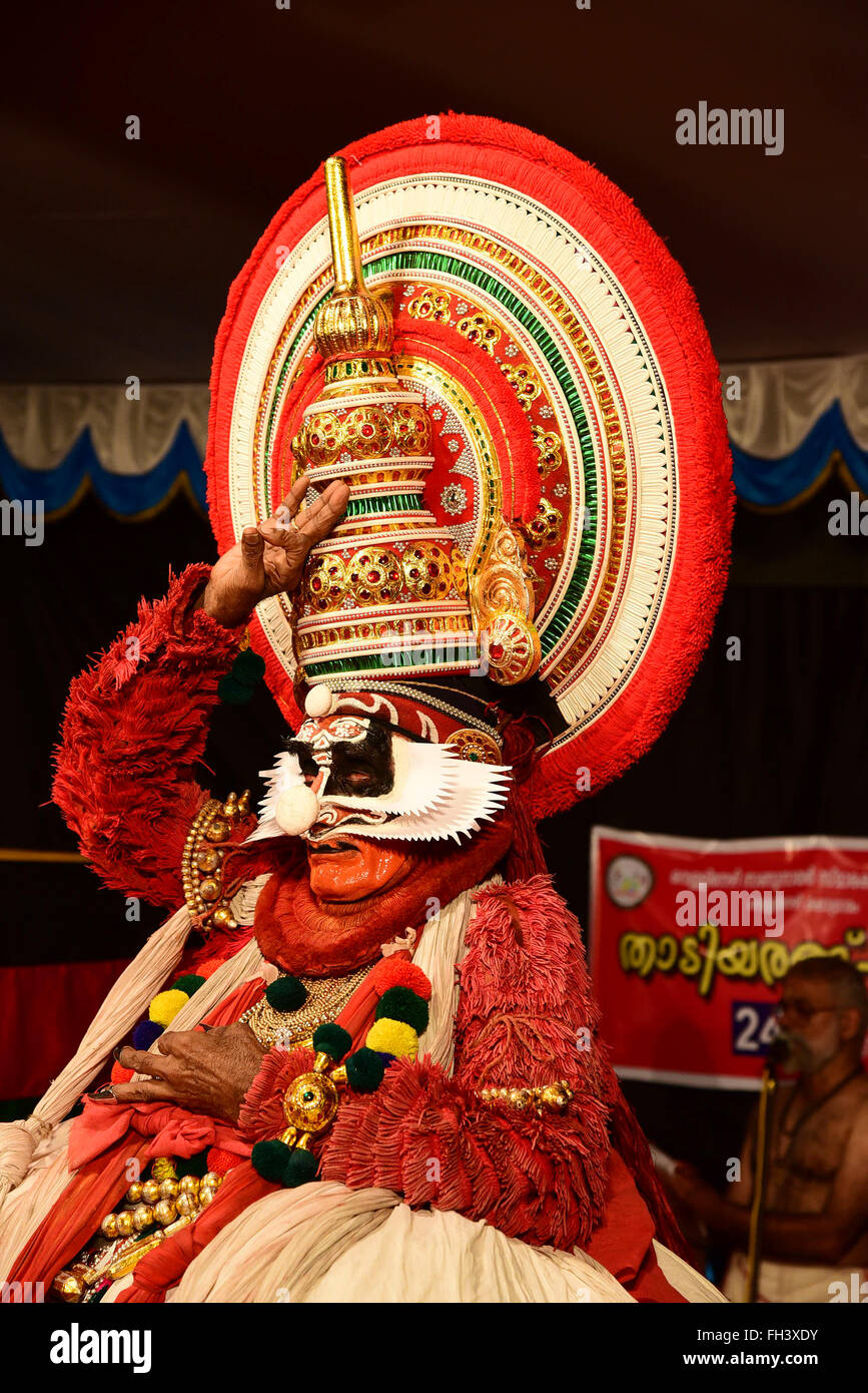 Kathakali est une danse classique indienne stylisé-drama noté pour la belle composition de personnages, des costumes élaborés Banque D'Images