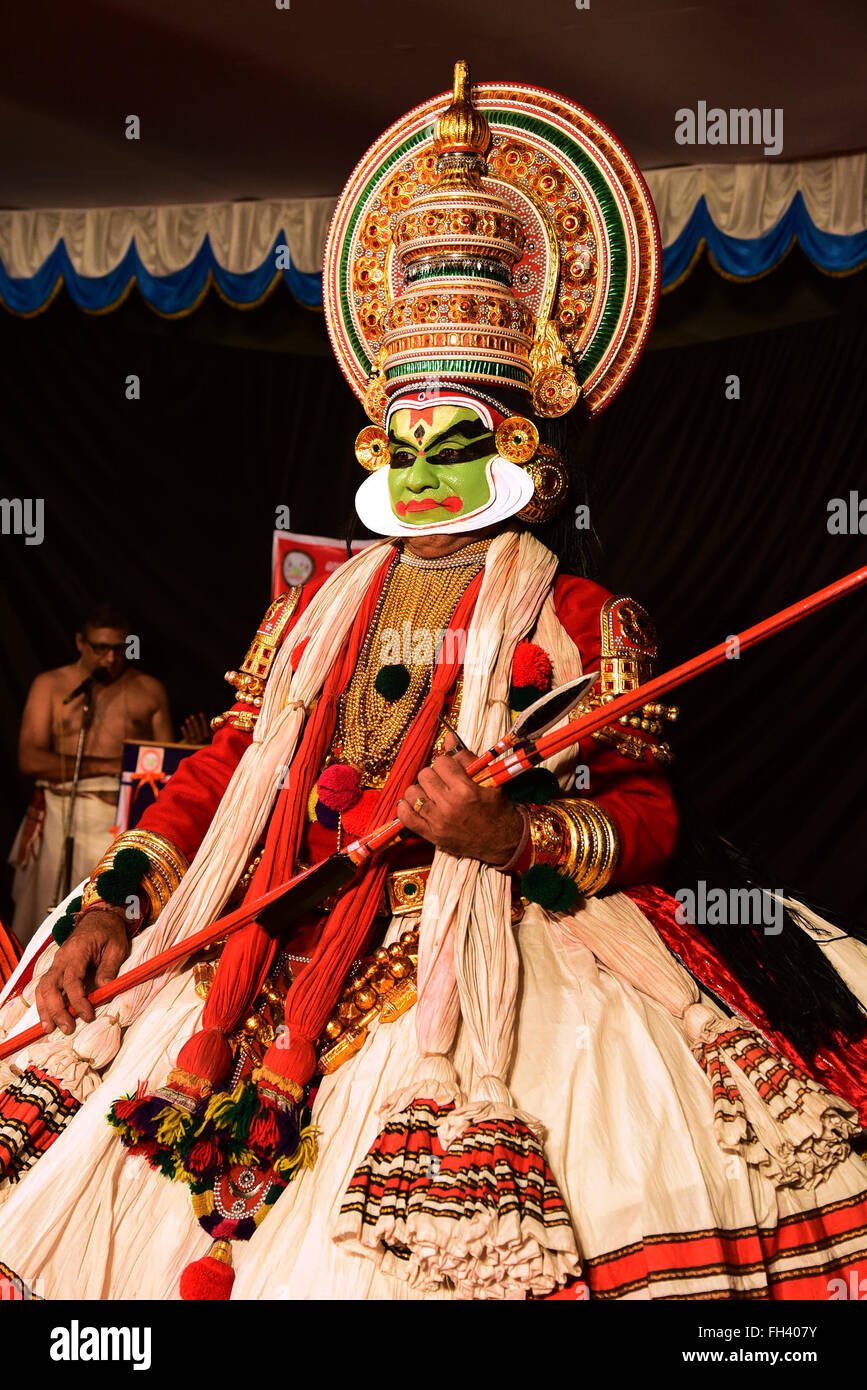 Kathakali est une danse classique indienne stylisé-drama noté pour la belle composition de personnages, des costumes élaborés Banque D'Images