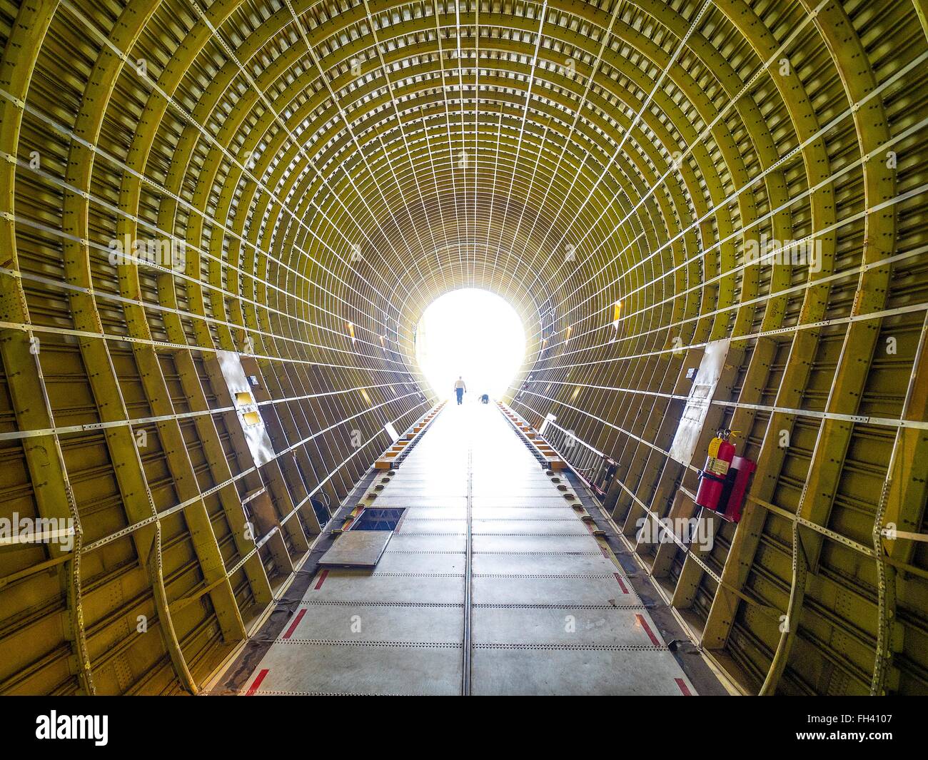 Vue de l'intérieur de l'immense baie de chargement de l'avion Super Guppy avant de charger l'Orion Multi-Purpose capsule de l'équipage pour le voyage au Centre spatial Kennedy le 1 février 2016 à la Nouvelle Orléans, Louisiane. Banque D'Images