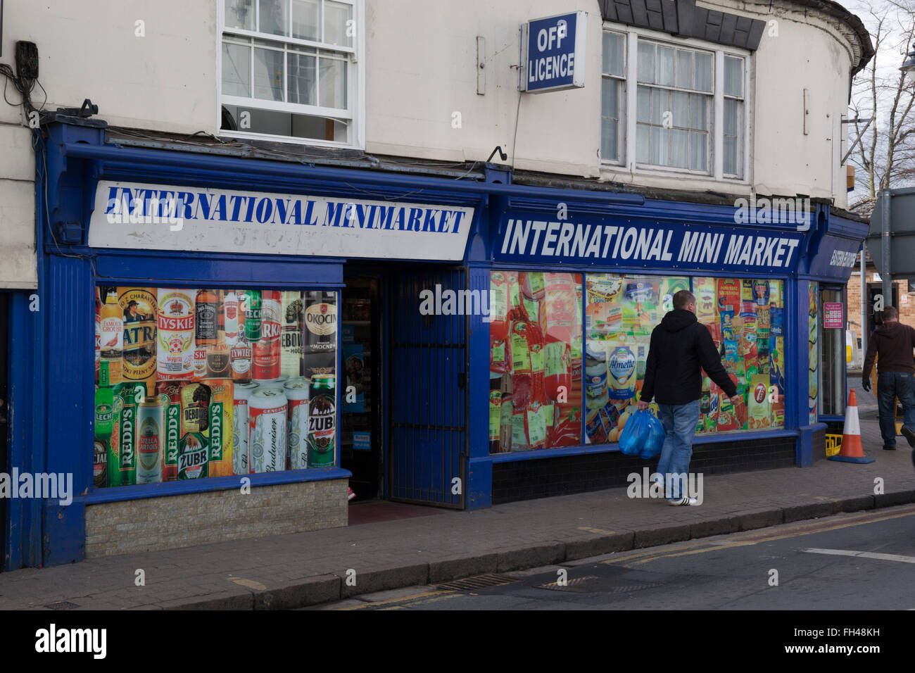 Les magasins d'alimentation de l'Europe de l'Est, la rue du Port, Evesham, Worcestershire, Angleterre, Royaume-Uni, Europe Banque D'Images