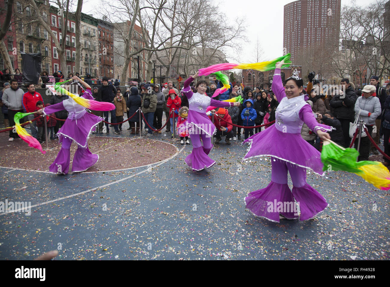 2016 : le Nouvel An Chinois, Chinatown, NEW YORK, l'année du singe au cours de la cérémonie d'un pétard. Banque D'Images