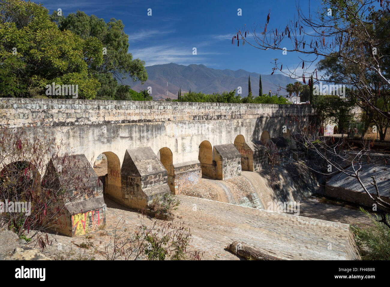 Oaxaca, Mexique - l'Acueducto la Cascada (aqueduc de la Cascada) faisait partie d'un système d'approvisionnement en eau pour Oaxaca. Banque D'Images