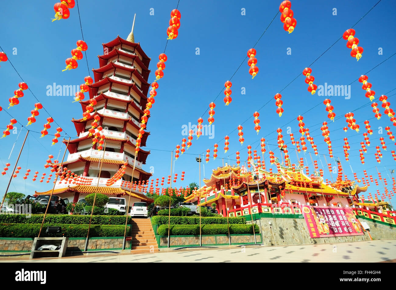 Lanternes rouge décoré le pic de Nam Toong Temple bouddhiste durant la semaine du Nouvel An chinois. Banque D'Images