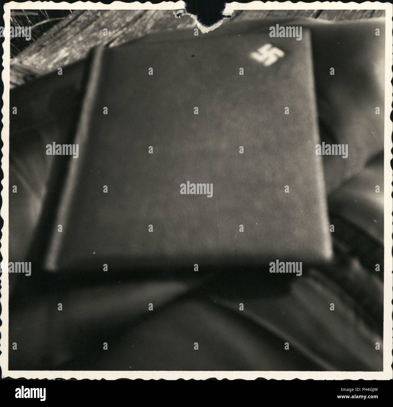 1942 - Adolf Hitler Mein Kampf livre journal © Keystone Photos USA/ZUMAPRESS.com/Alamy Live News Banque D'Images