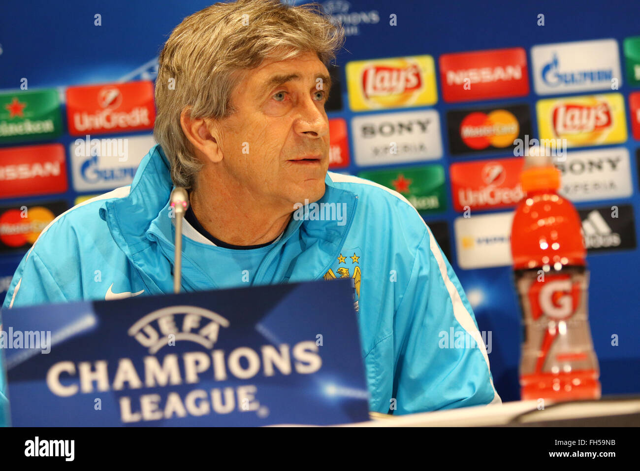 Kiev, Ukraine. 23 Février 2016 : FC Manchester City manager Manuel Pellegrini assiste à la conférence de presse avant le match de la Ligue des Champions contre le FC Dynamo Kiev au NSC Olimpiyskyi stadium. Manchester City devra faire face à Dynamo Kiev à la Ligue des Champions tour de 16 match de football le 24 février 2016. Oleksandr Prykhodko/Alamy Live News Banque D'Images