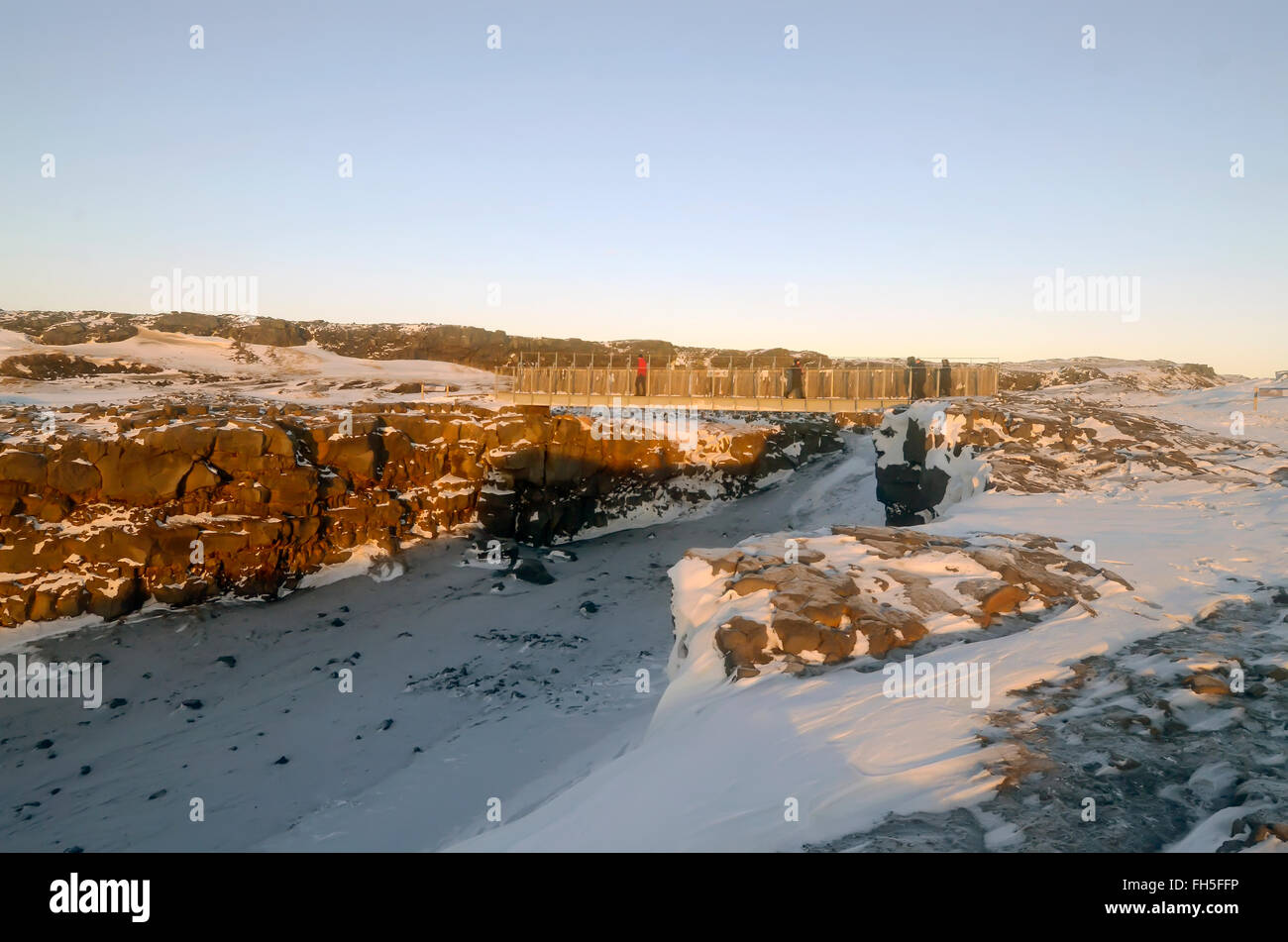 Leif le Chanceux pont entre deux continents de l'Amérique du Nord où les plaques tectoniques eurasienne et hiver Islande Reykjanes dérive Banque D'Images