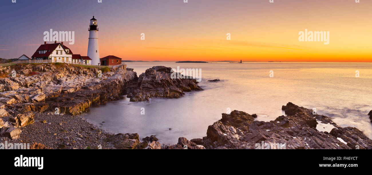Le Portland Head Lighthouse à Cape Elizabeth, Maine, USA. Photographié au lever du soleil. Banque D'Images