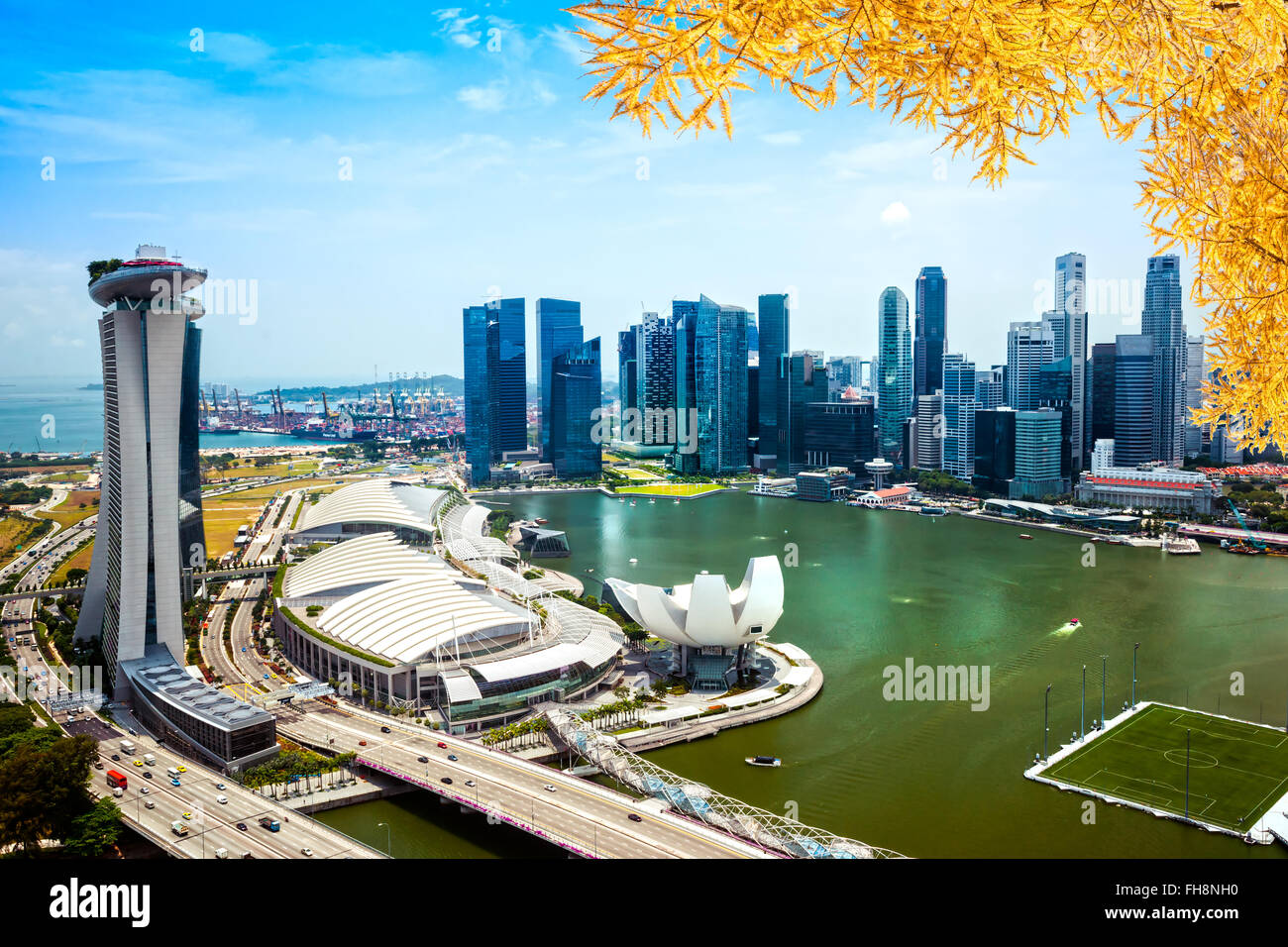 Grand angle de vue des toits de la ville de Singapour. Banque D'Images