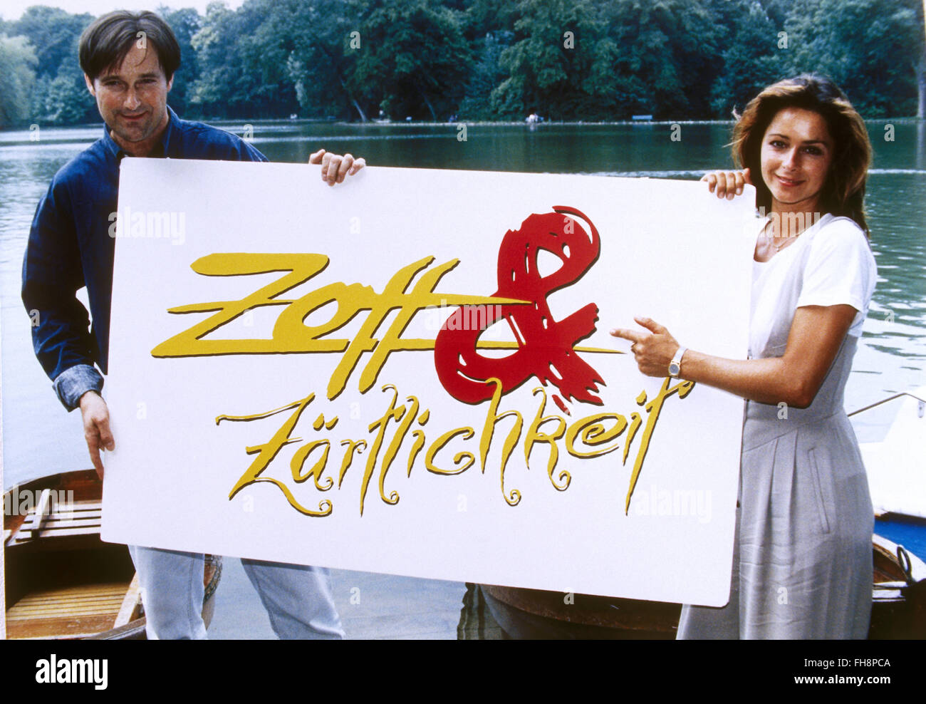 Série télé, "Zoff und Zärtlichkeit', DEU 1995, directeur : Lutz Konermann, Ecki Ziedrich, photo avec : Christina Plate, Helmut Zierl, Permissions-Neccessary-tiers Banque D'Images
