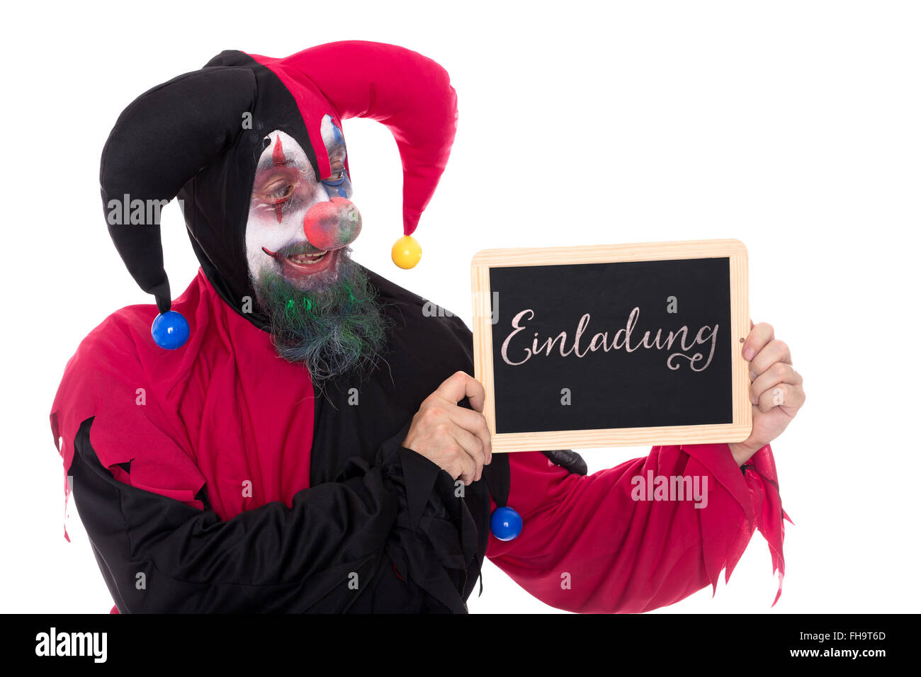 Funny clown tenant une ardoise avec mot allemand pour une invitation, isolated on white Banque D'Images
