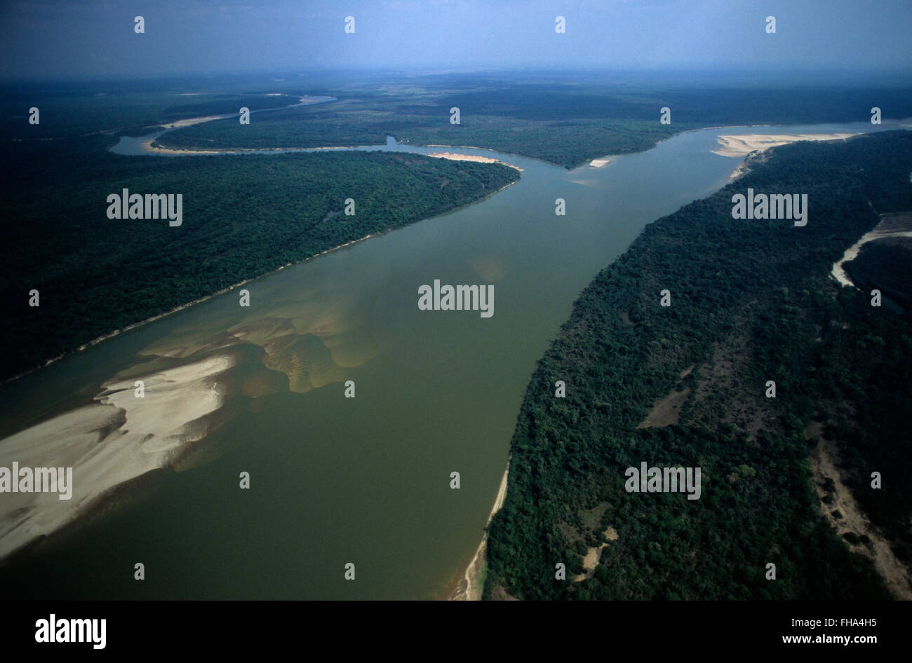 Rives de la rivière Araguaia montrant les pentes de sable - plage fluviale ou river beach - à Ilha do Félice Félice ( ) de l'île, la plus grande île fluviale, forêt amazonienne, au Brésil. Banque D'Images