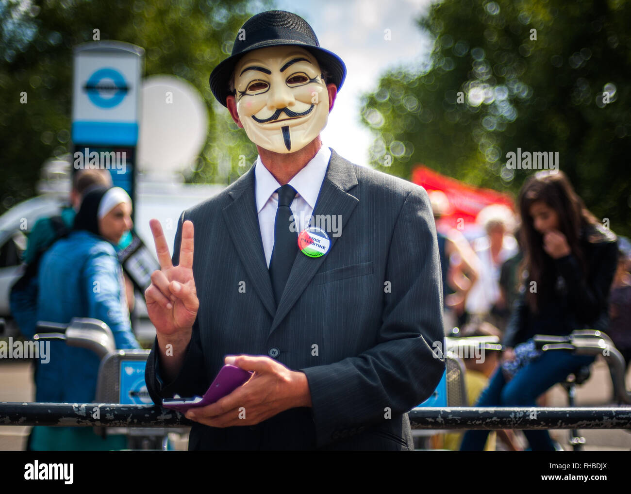 Dans l'homme masque de Guy Fawkes, rassemblement pour Gaza, London, Aug 9, 2014 Banque D'Images