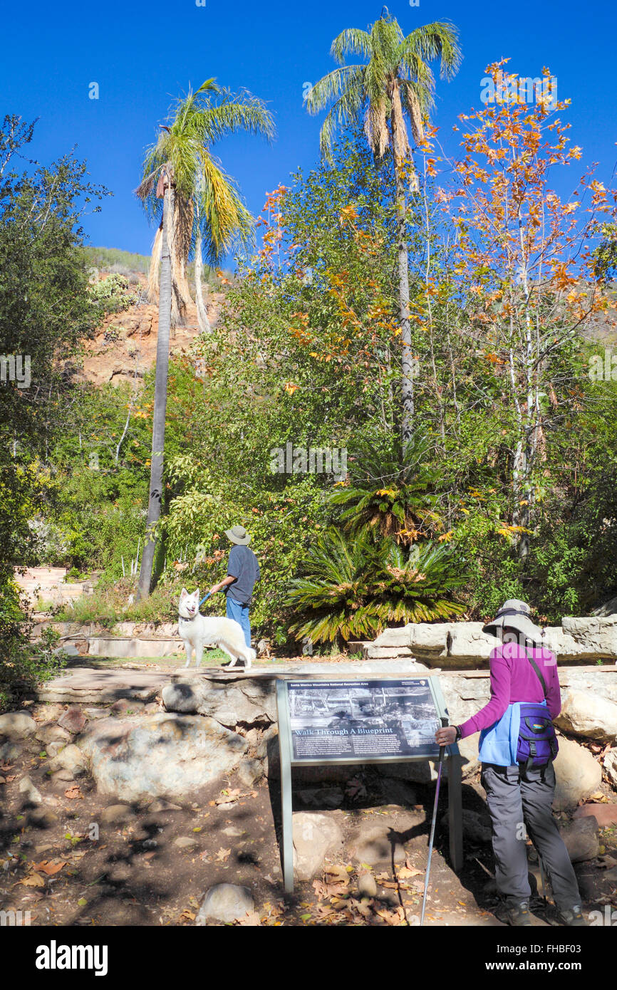 Les randonneurs à Solstice Canyon Park dans les montagnes de Santa Monica Banque D'Images