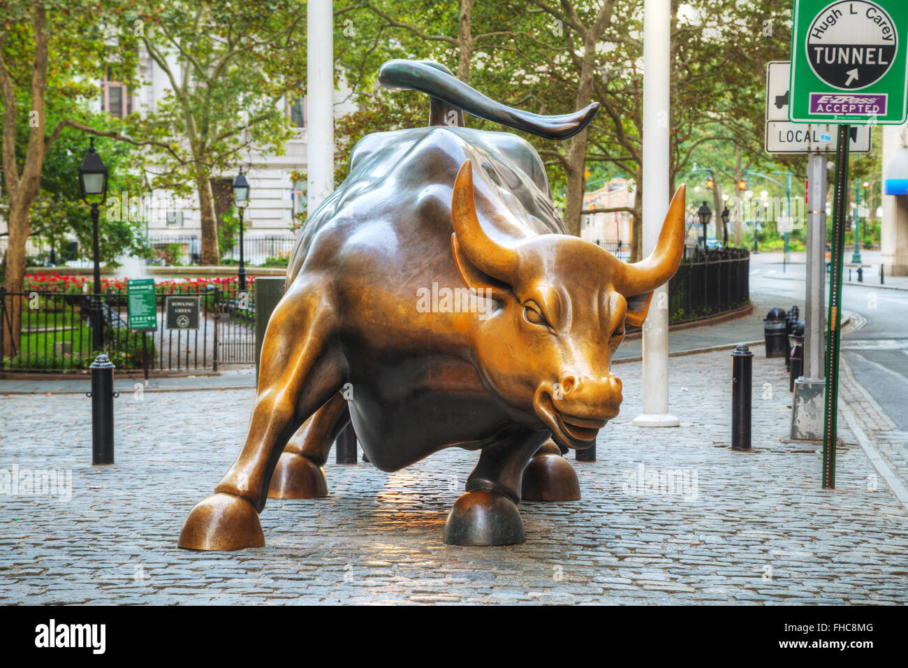 NEW YORK CITY - 5 septembre : la charge sculpture Bull le 5 septembre 2015 à New York. Banque D'Images