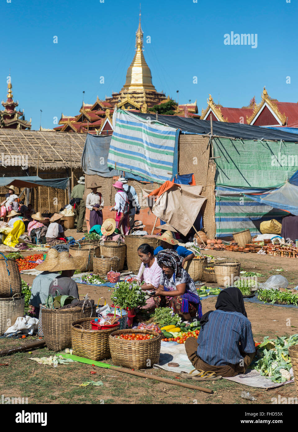 Le jour du marché au lac Inle, en Birmanie Banque D'Images