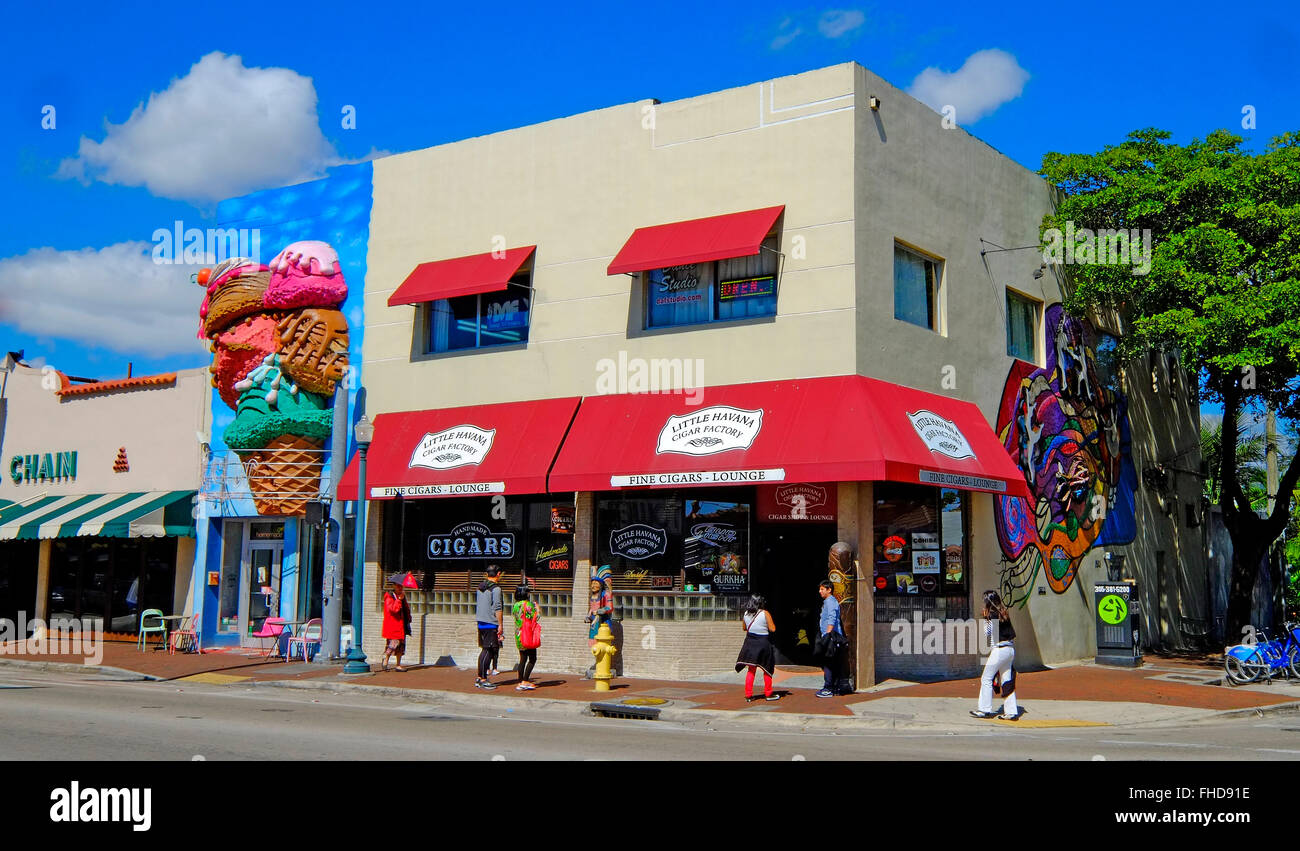 Calle Ocho le peuple cubain-américain distric Miami Floride FL Cigar Factory Banque D'Images