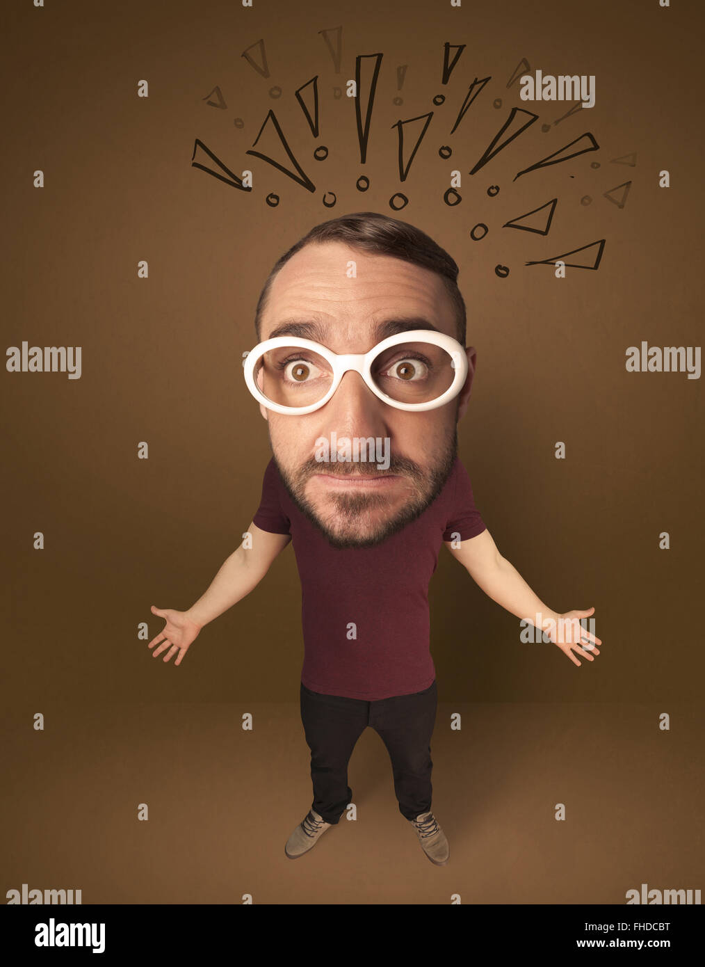 Grosse tête personne avec des points d'exclamation Photo Stock Alamy